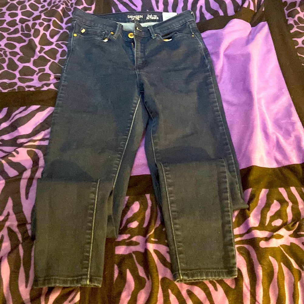 Dark blue high rise Denizen Levi’s Jeggings. Very comfortable and stylish